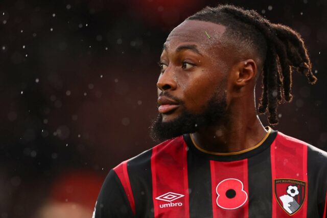 Antonine Semenyo jogando contra o Fulham