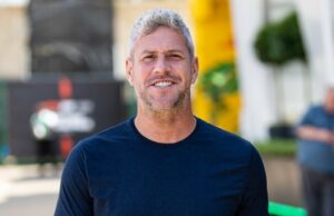Ant Anstead sofre descolamento muscular e outras lesões em acidente de futebol GettyImages-2212574240 Ant Anstead é condenada a pagar US$ 100.000