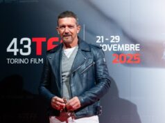 Antonio Banderas revela papel como mentor na cinebiografia de Anthony Bourdain: ‘Eu estava limpando peixes todos os dias!’ Antonio Banderas revela papel como mentor na cinebiografia de Anthony Bourdain: 'Eu estava limpando peixes todos os dias!'