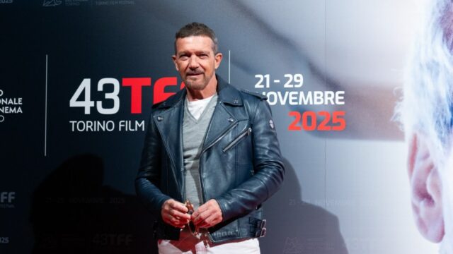 Antonio Banderas revela papel como mentor na cinebiografia de Anthony Bourdain: 'Eu estava limpando peixes todos os dias!'
