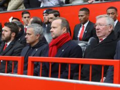 Apenas 17 jogadores do Man Utd fizeram uma aparição na Premier League pelo clube, José Mourinho usou três na mesma partida ícone de correio