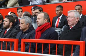 Apenas 17 jogadores do Man Utd fizeram uma aparição na Premier League pelo clube, José Mourinho usou três na mesma partida ícone de correio