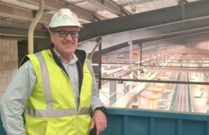 Apesar da colheita parar e recomeçar, recordes estão sendo quebrados e os grãos rolam Apesar da colheita parar e recomeçar, recordes estão sendo quebrados e os grãos rolam