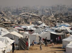 Apesar do cessar-fogo em Gaza, “não vimos o pior”: chefe do B’Tselem Yuli Novak, diretor executivo da B'Tselem, e Kareem Jubran, diretor de pesquisa de campo