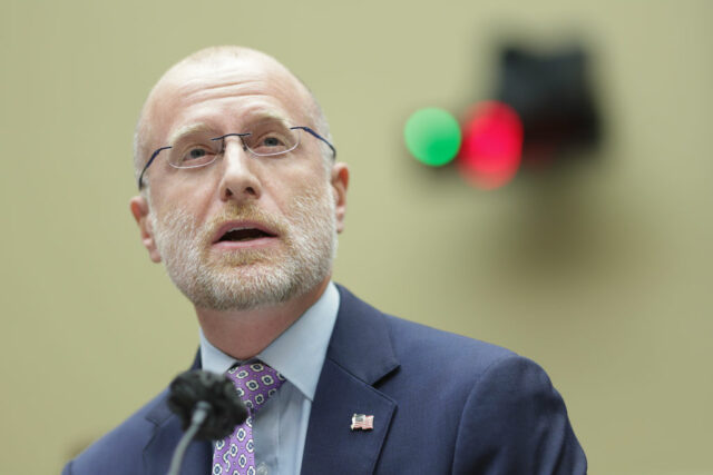 Apesar dos hacks chineses, a FCC de Trump vota pela eliminação das regras de segurança cibernética para empresas de telefonia e internet
