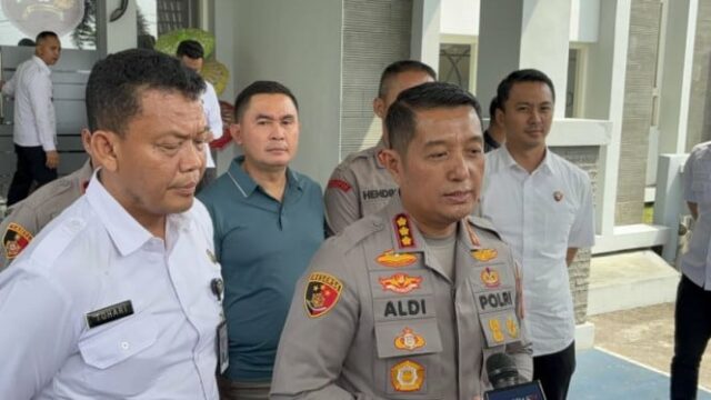 Após investigação, a polícia procura grandes investidores que destruíram a Após investigação, a polícia procura grandes investidores que destruíram a plantação de chá Pangalengan