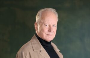 Após um acidente vascular cerebral, Stellan Skarsgård temeu que sua carreira tivesse acabado. Então veio o ‘Valor Sentimental’ Após um acidente vascular cerebral, Stellan Skarsgård temeu que sua carreira tivesse acabado. Então veio o 'Valor Sentimental'