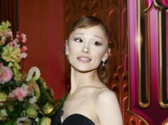 Ariana Grande revela que tem COVID no último revés… dias depois que a estrela de Wicked foi emboscada por um fã enlouquecido Ariana Grande revelou que testou positivo para Covid no final de seu turbilhão promocional de Wicked: For Good; visto em 17 de novembro de 2025