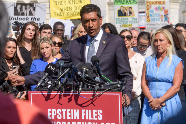 Arquivos de Epstein se aproximam do lançamento depois que House 111225.Epstein_Puzzle.jpg