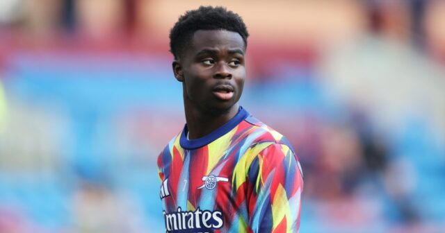 LONDRES, INGLATERRA - 15 DE NOVEMBRO: Gabriel Magalhães, do Brasil, reage ao ser substituído após sofrer uma lesão durante o amistoso internacional entre Brasil e Senegal, no Emirates Stadium, em 15 de novembro de 2025, em Londres, Inglaterra. (Foto de Ryan Pierse/Getty Images)