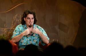 As armas autônomas de Anduril tropeçam em testes e combate, relata o WSJ Palmer Luckey, founder of Oculus and Anduril Industries, speaks during The Wall Street Journal's WSJ Tech Live conference in Laguna Beach, California on October 16, 2023. (Photo by PATRICK T. FALLON/AFP via Getty Images)
