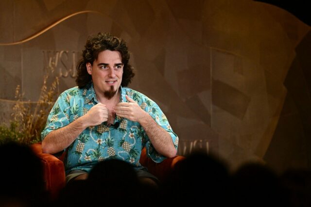 As armas autônomas de Anduril tropeçam em testes e combate, Palmer Luckey, founder of Oculus and Anduril Industries, speaks during The Wall Street Journal's WSJ Tech Live conference in Laguna Beach, California on October 16, 2023. (Photo by PATRICK T. FALLON/AFP via Getty Images)