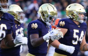 As chances de Notre Dame de chegar aos playoffs do futebol universitário acabaram de cair Jeremiyah Love #4 of the Notre Dame Fighting Irish