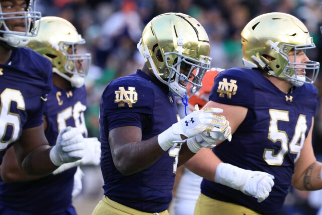 As chances de Notre Dame de chegar aos playoffs do Jeremiyah Love #4 of the Notre Dame Fighting Irish