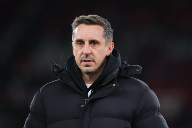 As críticas de Gary Neville a Ruben Amorim são completamente O analista da Sky Sports Gary Neville se apresenta para a câmera antes da partida da Premier League entre Manchester United e Arsenal em Old Trafford em 2025 em Manchester, Inglaterra.