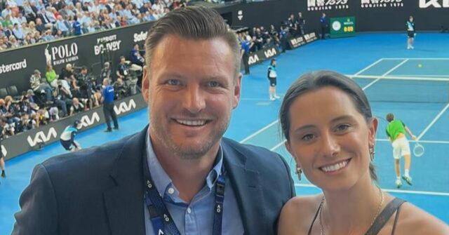 Ás do tênis que virou deputado resolve ação legal sobre Brittany Groth convocou hoje um relatório anterior do Herald Sun