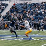 O recebedor do San Jose State, Kyri Shoels, salta para pegar a bola no jogo dos Spartans contra Nevada, no Mackay Stadium, em Reno, Nevada, em 15 de novembro de 2025. (Cortesia do San Jose State)