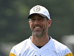 As esposas do Pittsburgh Steelers afirmam que não conheceram a esposa do QB Aaron Rodgers Aaron Rodgers quebra o hiato nas redes sociais pela primeira vez desde o casamento surpresa
