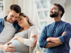 As mulheres têm menos probabilidade de dar à luz prematuramente se os seus maridos tiverem uma boa atitude Homem abraçando mulher grávida enquanto está sentado em um sofá.