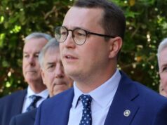 As rodas dos ônibus não estão girando e girando, com mais rotas cortadas As rodas dos ônibus não estão girando e girando, com mais rotas cortadas