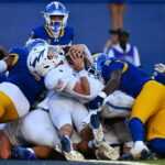 Jaylin Reese (45), da Força Aérea, intercepta um passe destinado a Leland Smith (1), do San Jose State, no segundo quarto do jogo na San Jose State University, em San Jose, Califórnia, no sábado, 8 de novembro de 2025. (Jose Carlos Fajardo/Bay Area News Group)