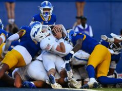 As rotatividades do estado de San Jose custam caro na derrota de 26-16 para a Força Aérea Jaylin Reese (45), da Força Aérea, intercepta um passe destinado a Leland Smith (1), do San Jose State, no segundo quarto do jogo na San Jose State University, em San Jose, Califórnia, no sábado, 8 de novembro de 2025. (Jose Carlos Fajardo/Bay Area News Group)