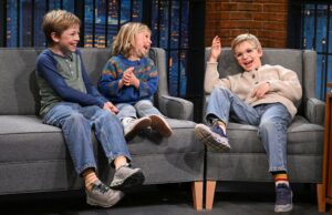 Assista aos filhos de Seth Meyers roubarem a cena em uma entrevista surpresa no ‘Late Night’ | Vídeo Assista aos filhos de Seth Meyers roubarem a cena em uma entrevista surpresa no 'Late Night' | Vídeo