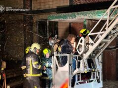 Ataques russos atingiram um prédio de apartamentos e instalações de energia na Ucrânia, matando 4 Ataques russos atingiram um prédio de apartamentos e instalações de energia na Ucrânia, matando 4