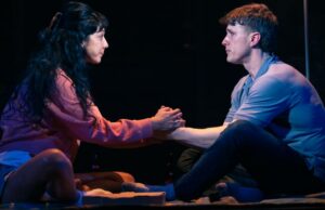 ‘Atividade Paranormal’ no Ahmanson é verdadeiramente assustadora. E pode ser a melhor produção encenada do ano 'Atividade Paranormal' no Ahmanson é verdadeiramente assustadora. E pode ser a melhor produção encenada do ano