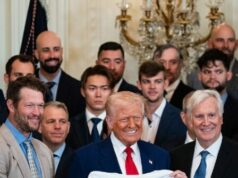 Ativistas dos direitos da imigração pedem aos Los Angeles Dodgers que recusem visita à Casa Branca por causa de ataques do ICE Ativistas dos direitos da imigração pedem aos Los Angeles Dodgers que recusem visita à Casa Branca por causa de ataques do ICE