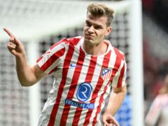 Atlético de Madrid vence o Real Oviedo por 2 a 0 e diminui a diferença com o Real Madrid e Barcelona Atlético de Madrid vence o Real Oviedo por 2 a 0 e diminui a diferença com o Real Madrid e Barcelona