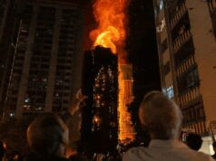 Atualizações AO VIVO sobre incêndio em Hong Kong: vários mortos e centenas de desaparecidos em incêndios que envolvem prédios de apartamentos Os bombeiros combatem o fogo.