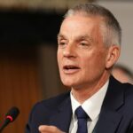 Atualizações ao vivo: Reação quando o diretor-geral da BBC, Tim Davie, renuncia ao lado do CEO de notícias após o discurso de Trump ser adulterado