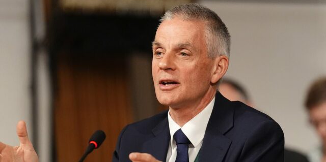 Atualizações ao vivo: Reação quando o diretor-geral da BBC, Tim Atualizações ao vivo: Reação quando o diretor-geral da BBC, Tim Davie, renuncia ao lado do CEO de notícias após o discurso de Trump ser adulterado