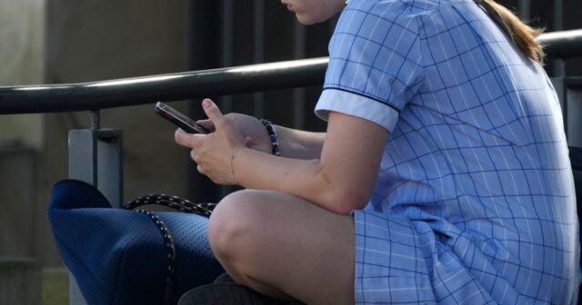 Austrália reprime sites de ‘nudificação’ usados ​​para abuso infantil gerado por IA
