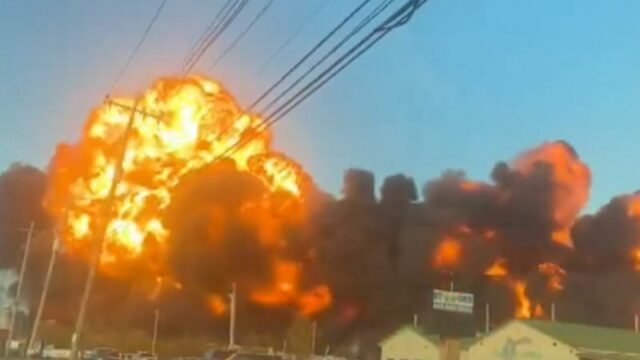 Avião da UPS cai em Louisville, Kentucky Avião da UPS cai em Louisville, Kentucky