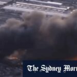 Avião de carga dos EUA cai na decolagem, provocando enorme bola de fogo