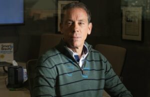 Axios corta 19 empregos em produto, tecnologia e design Cofundador e CEO da Axios, Jim VandeHei, 2024 (Craig Hudson/Getty Images)