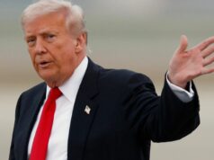 BBC enfrenta crise de liderança depois que chefes de notícias se demitiram por causa da edição de Trump BBC enfrenta crise de liderança depois que chefes de notícias se demitiram por causa da edição de Trump