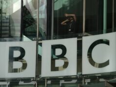 Shumeet Banerji, membro do conselho da BBC, renuncia BBC está ‘determinada a lutar’ contra processo de Trump por causa do documentário Panorama