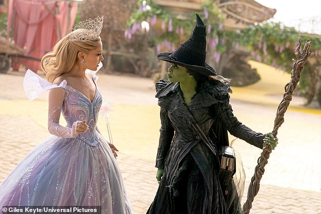 BRIAN VINER analisa Wicked: For Good: Ariana Grande e Cynthia Wicked: For Good é tão impressionante quanto o primeiro, senão melhor, mas é consideravelmente mais sombrio. Ariana Grande como Glinda e Cynthia Erivo como Elphaba
