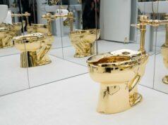 Banheiro de ouro ‘América’ deve ser arrecadado por mais de US$ 15 milhões em leilão Lucius Elliott, chefe de leilões contemporâneos da Sotheby's, diz que é mais provável que o banheiro seja um comentário cultural sobre a América do que político.