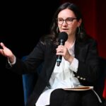 Bari Weiss de olho na CNN enquanto apresenta a visão da CBS News