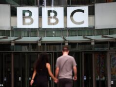 Bem-vindo a bordo do trem da alegria da BBC de £ 18 milhões (e táxi e hotel!): Descrença com a enorme quantia gasta em transporte e acomodação em apenas três anos à medida que os custos aumentam A BBC desembolsou £ 18 milhões em trens, táxis e hotéis em apenas três anos (aqui está a sede da BBC em Londres)