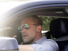 Ben Affleck passa pela casa de Jennifer Garner no Dia de Ação de Graças com uma mulher loira misteriosa em seu carro Ben Affleck foi flagrado dirigindo até a casa de sua ex-esposa Jennifer Garner em Los Angeles no Dia de Ação de Graças - após seu reencontro viral no feriado do ano passado