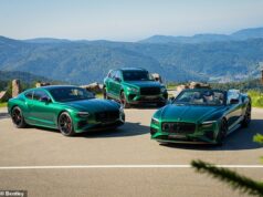 Bentley apoia combustão: fabricante de carros de luxo oferecerá modelos híbridos até pelo menos 2035, à medida que aumentam as preocupações com veículos elétricos A meta anterior da Bentley era ser exclusivamente elétrica até 2025, mas parece que isso poderia ser estendido, já que a montadora de carros de luxo do Reino Unido confirmou que continuará fabricando híbridos até então.