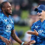 Bethell ganha primeiro contrato central da Inglaterra ao lado dos seniores Stokes e Archer