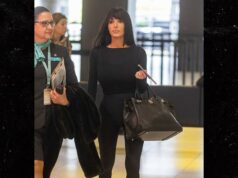 Bianca Censori mostra bunda em body tanga no aeroporto Bianca-Censori-splash-1