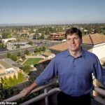 Michael Burry, fundador da Scion Capital e investidor real por trás da The Big Short, fez uma nova aposta de bilhões de dólares contra o boom da IA. Aqui ele posa para um retrato em Cupertino, Califórnia, em setembro de 2010