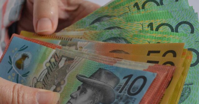 O Ministro da Educação, Jason Clare, disse que era o 